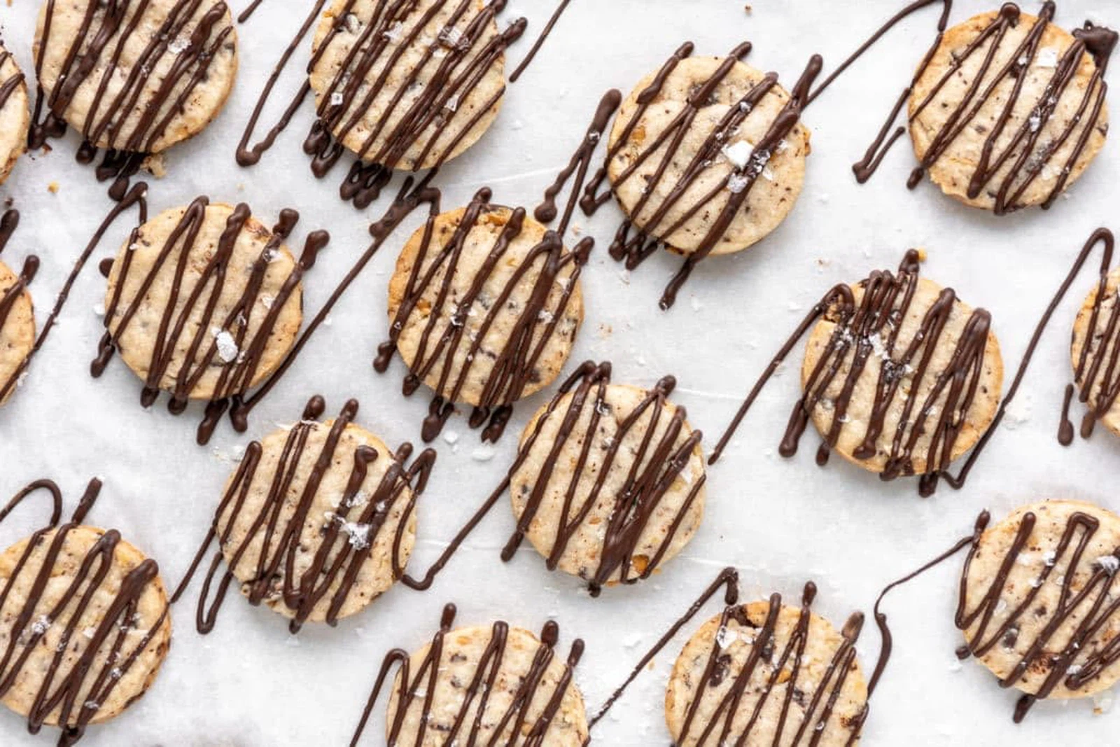 how-to-drizzle-melted-mocha-chocolate-on-cookies-683x1024compressed how-to-drizzle-melted-mocha-chocolate-on-cookies-683x1024compressed